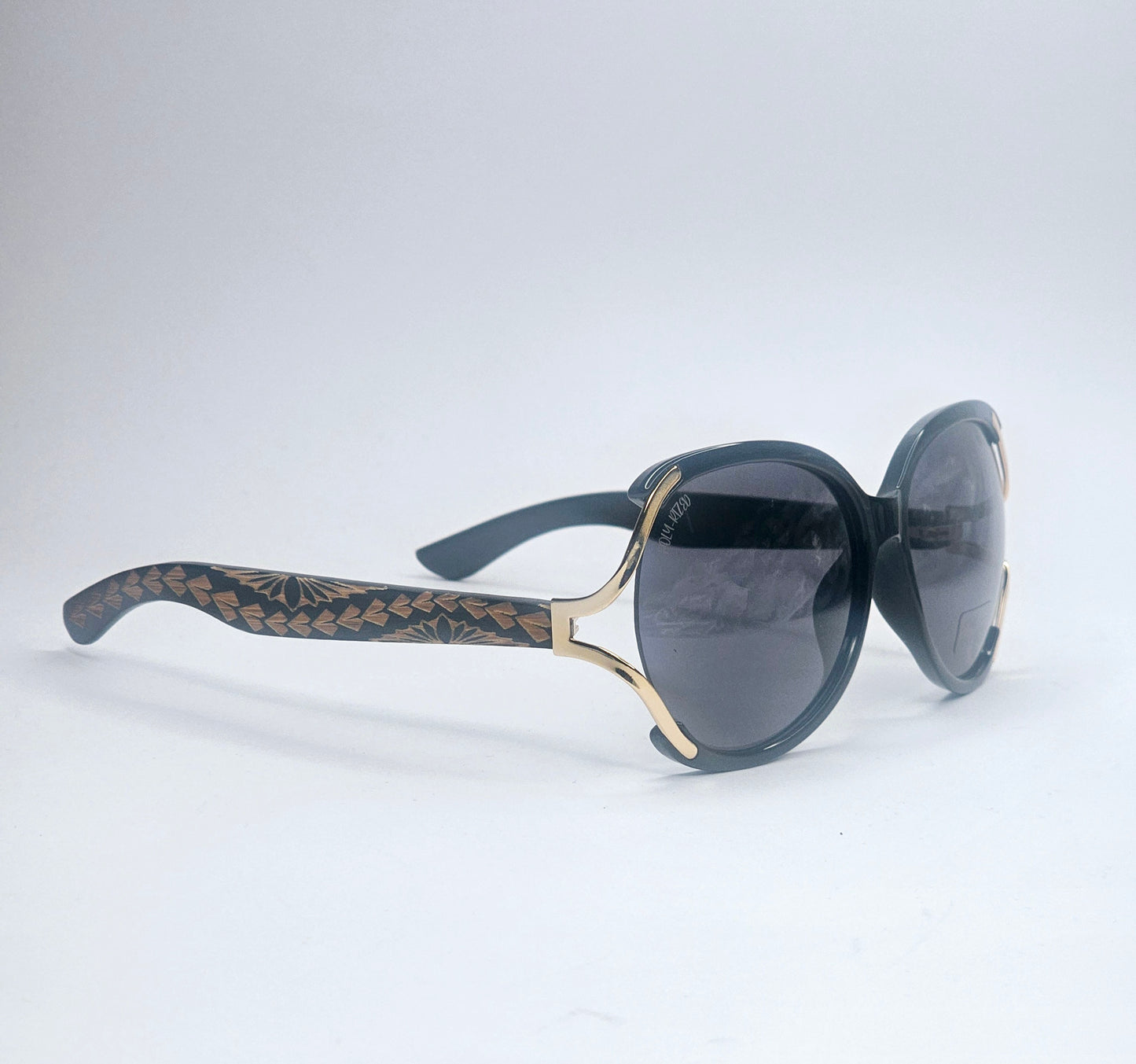 Nesian Womens Round Shades - (Dark)