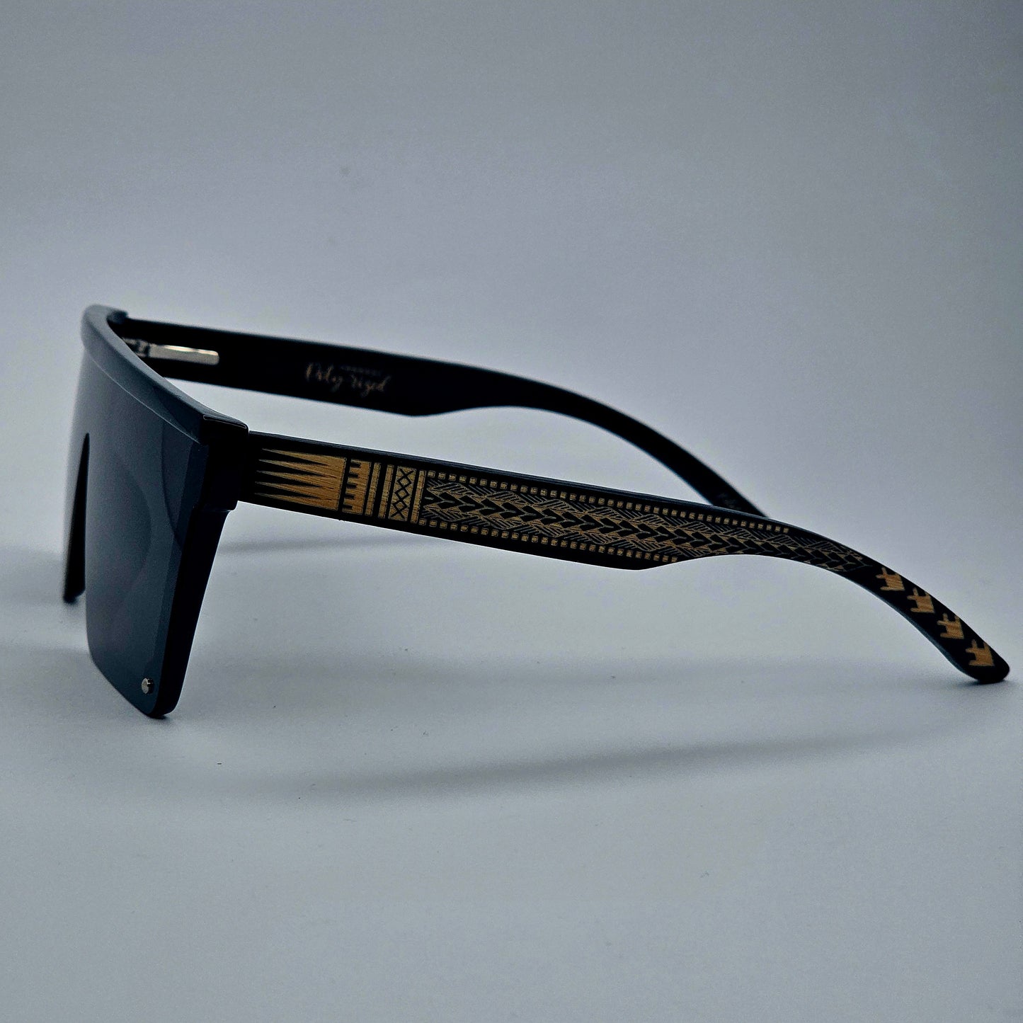 Uso1 - J18 Square Shades